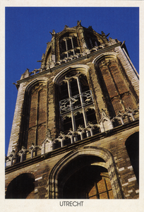 601949 Gezicht op de westgevel van de Domtoren (Domplein) te Utrecht.